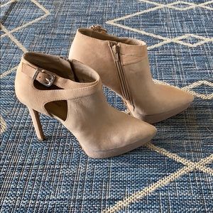 Gianni Bini Beige Pointed Toe Heels